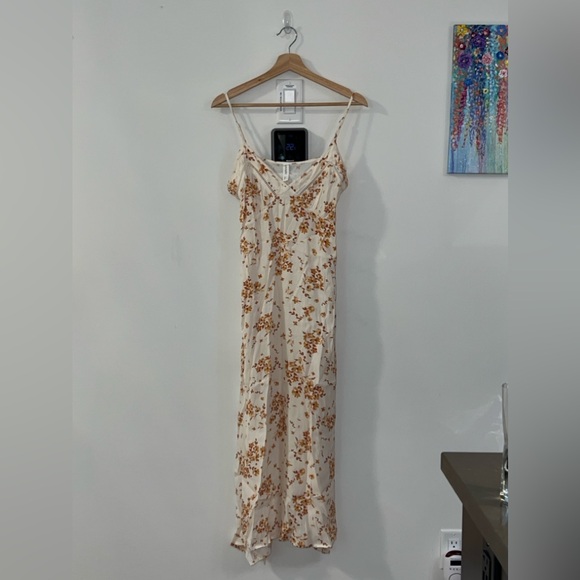 Kivari Floral Maxi Dress - Picture 1 of 3